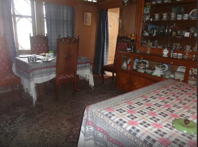 Shelter Group of Houseboats, Srinagar 4